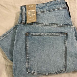 Curvy, perfect vintage wide leg jeans.